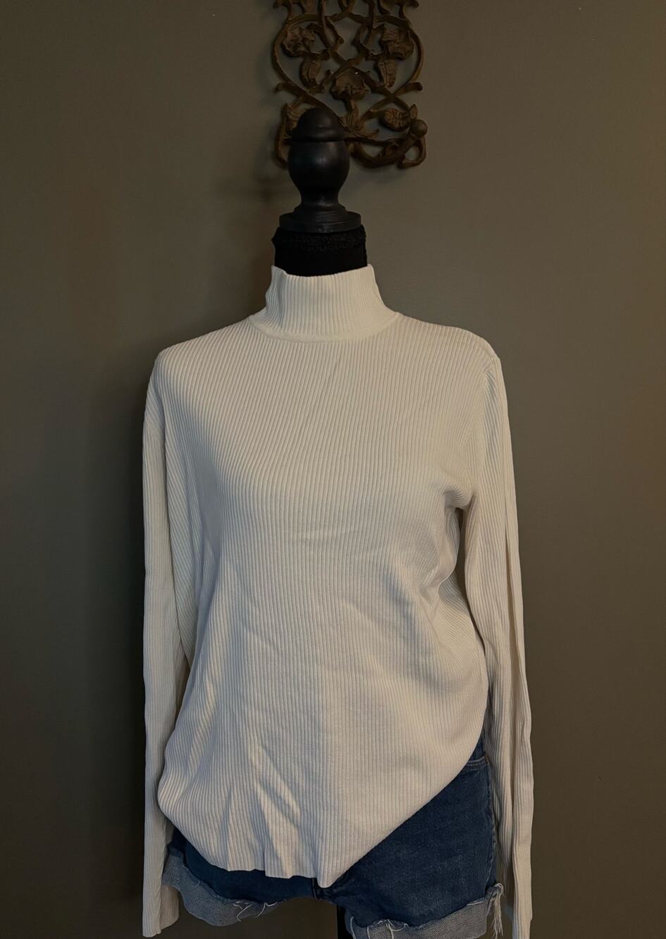 Vintage 90s Worthington Cream Ribbed Turtleneck Sweater